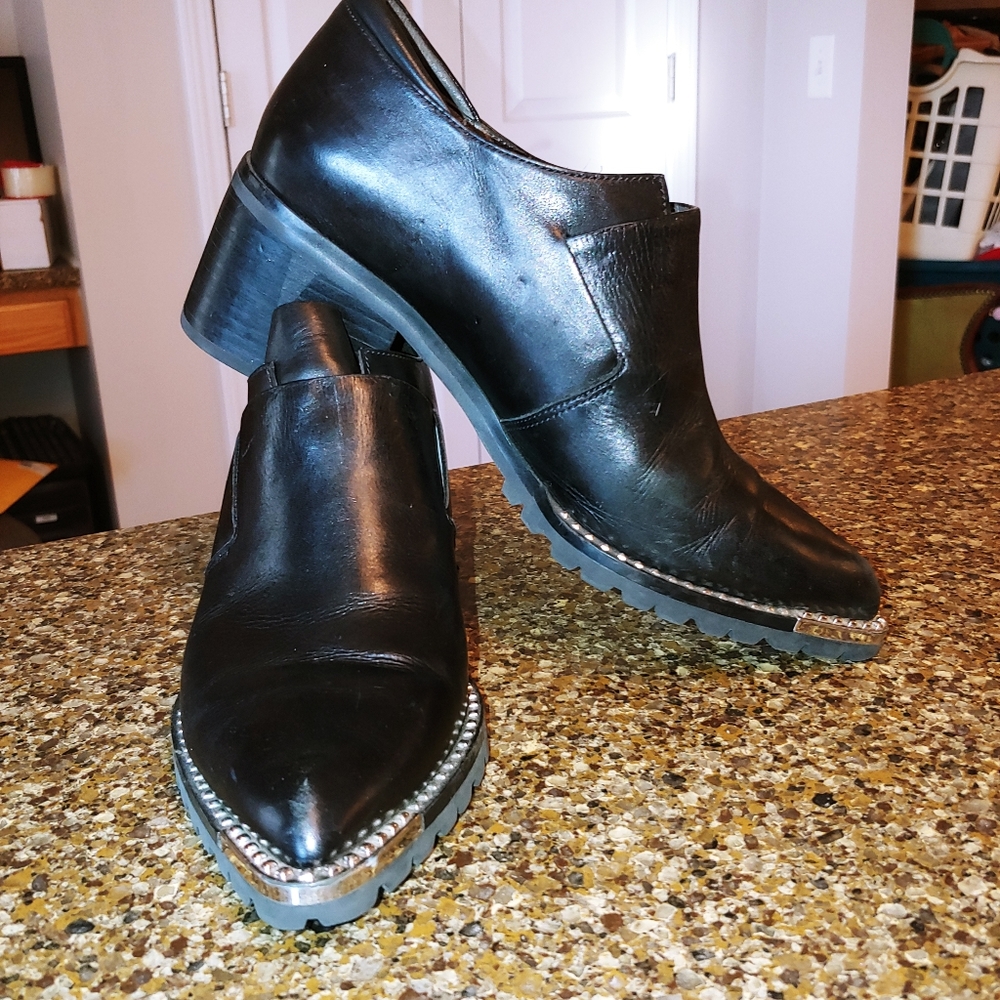 Millie's black leather silver trim booties EUC